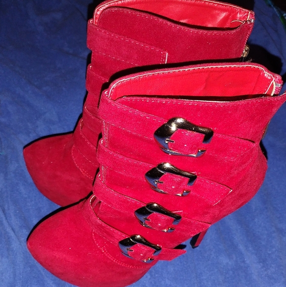 Shoes - Picture 2 of 4